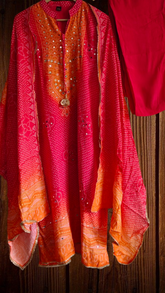 Muslin Bandhani Digital Printed Kurta with Mirror Highlighting & Bandhani Dupatta – Stitched Suit with Shantoon Pants