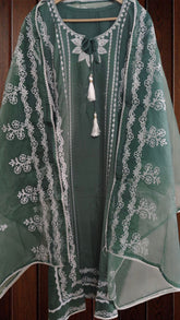 Muslin Digital Print Kurta with ✨embroidary Highlighting & sodt organza Dupatta – Semi-Stitched Suit