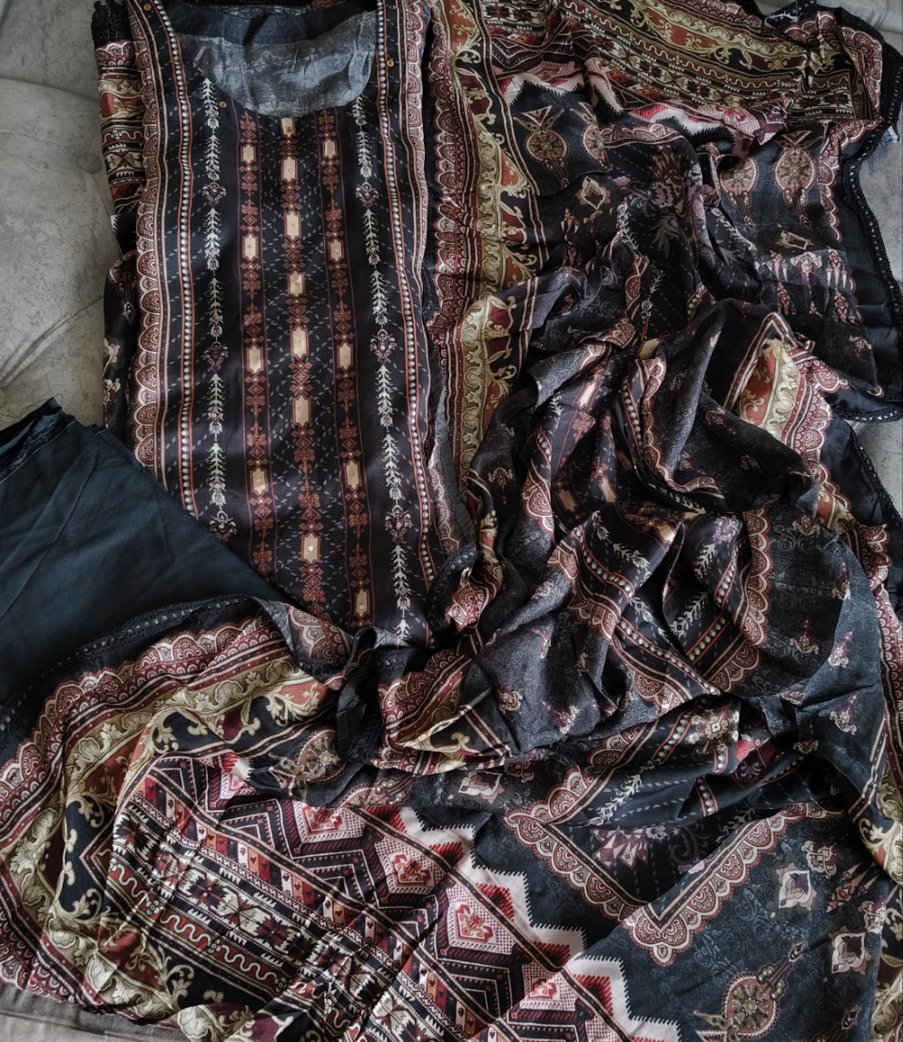 Muslin Digital Print Kurta Highlighting & Matching muslin Dupatta – Semi-Stitched Suit