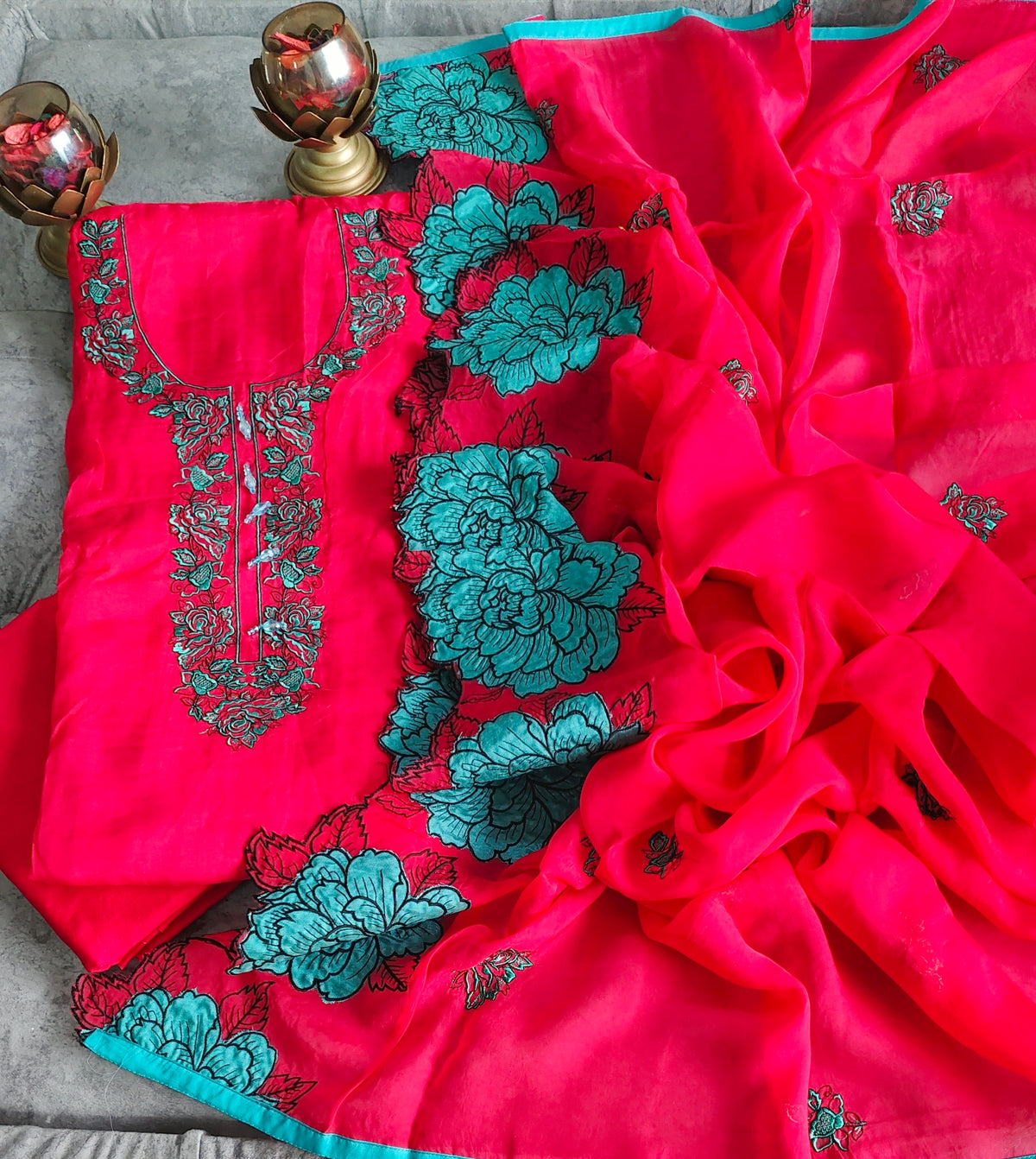 Luxury Organza Suit Set with Scalloped Dupatta & Intricate Detailing