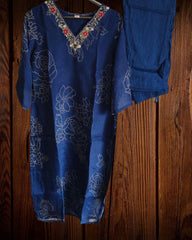 Elegant Chinnon Digital Printed Kurta Set with Neck Embroidery & Chiffon Dupatta – Fully Stitched