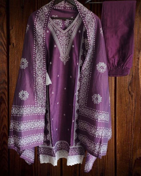 Graceful Muslin Embroidered Kurta Set with Croatia Lacing & Block Printed Dupatta – Fully Stitched