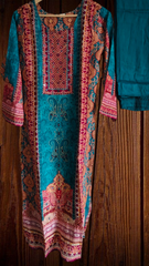 Muslin Digital Printed Kurta Set with Mirror Highlighting & Shantoon Pant – Fully Stitched 3-Piece Suit