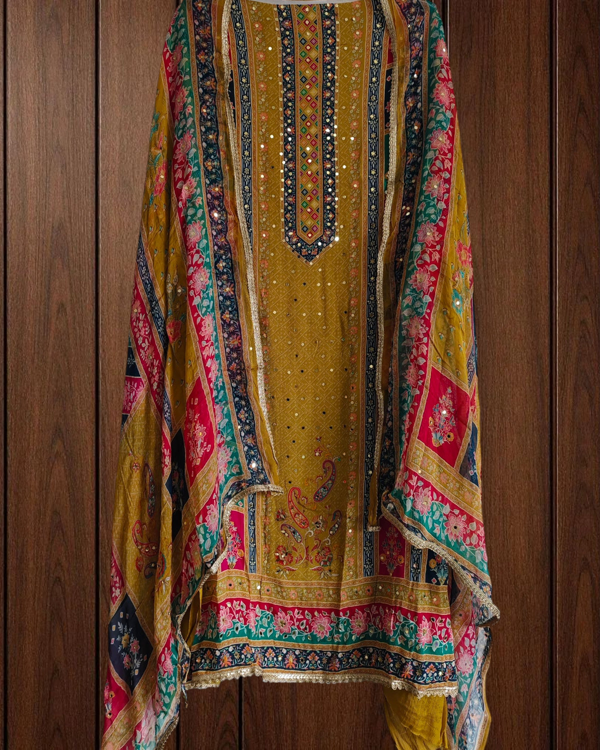 Chinnon Digital Print Mirror Highlight Unstitched Party Wear Suit