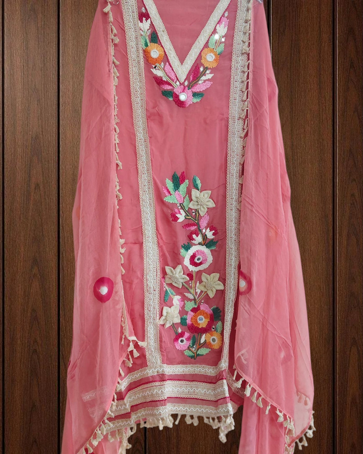 Luxe Organza 3D Embroidered Suit Set with Artistic Chiffon Dupatta