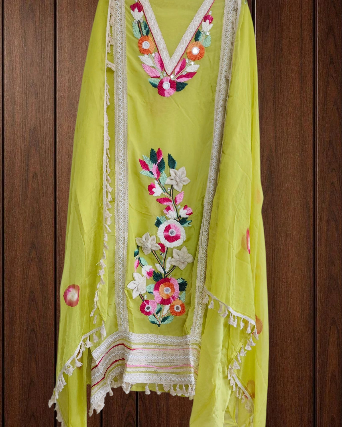 Luxe Organza 3D Embroidered Suit Set with Artistic Chiffon Dupatta