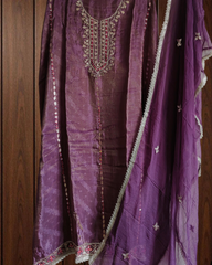 Muslin Elegance: Self-Design Kurta with Gotta Embellished Chiffon Dupatta