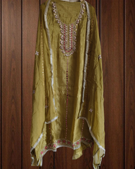 Muslin Elegance: Self-Design Kurta with Gotta Embellished Chiffon Dupatta