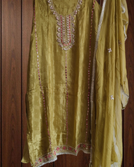 Muslin Elegance: Self-Design Kurta with Gotta Embellished Chiffon Dupatta
