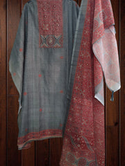 Elegant Linen Digital Print Suit Set with Kantha Work Detailing