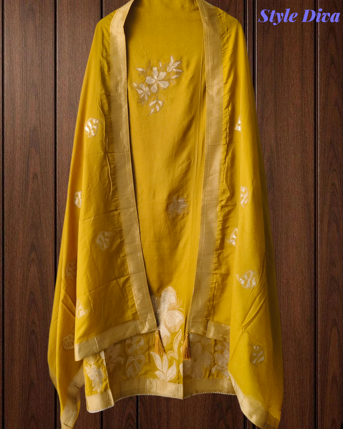Royal Muslin Suit Set Adorned with Exquisite Banarasi Weaving