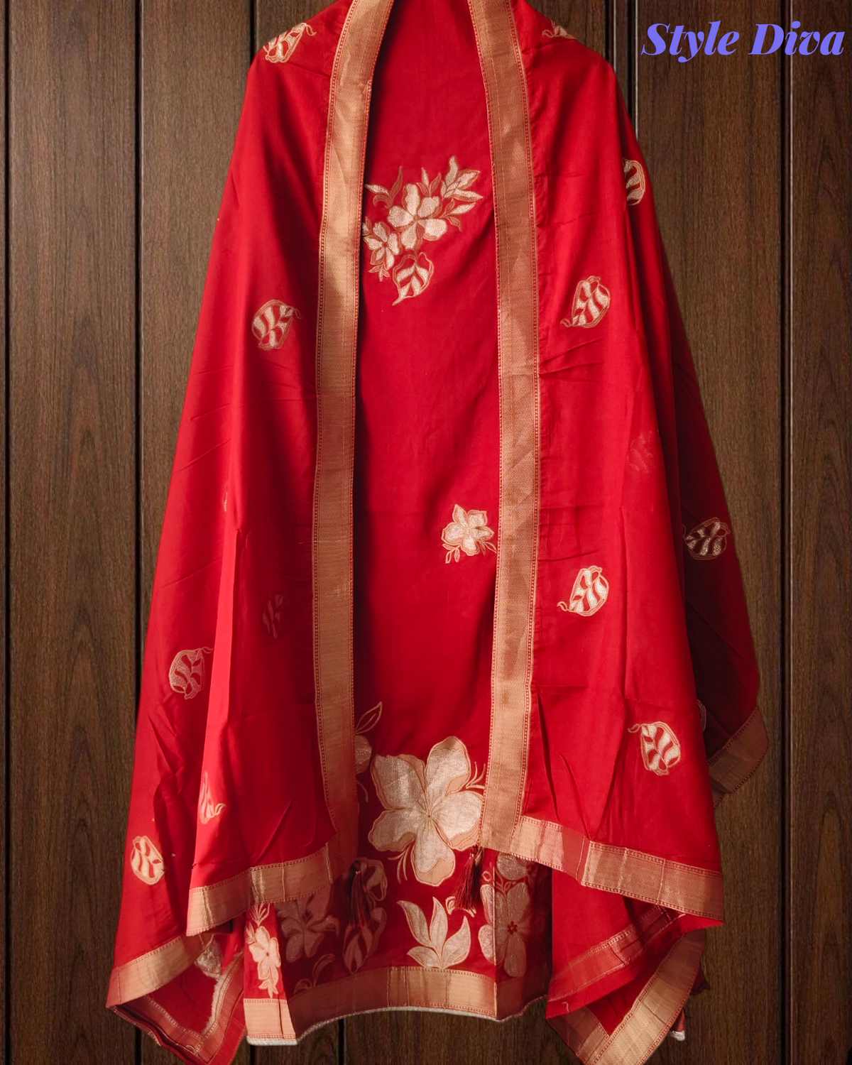Royal Muslin Suit Set Adorned with Exquisite Banarasi Weaving