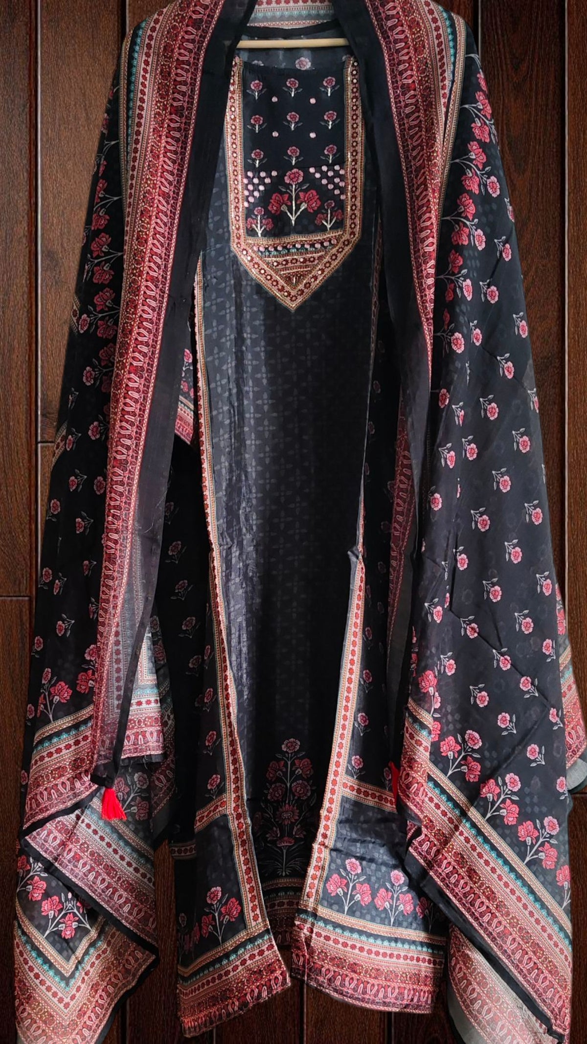 Muslin Digital Print Kurta Highlighting & muslin Dupatta  – semiStitched Suit