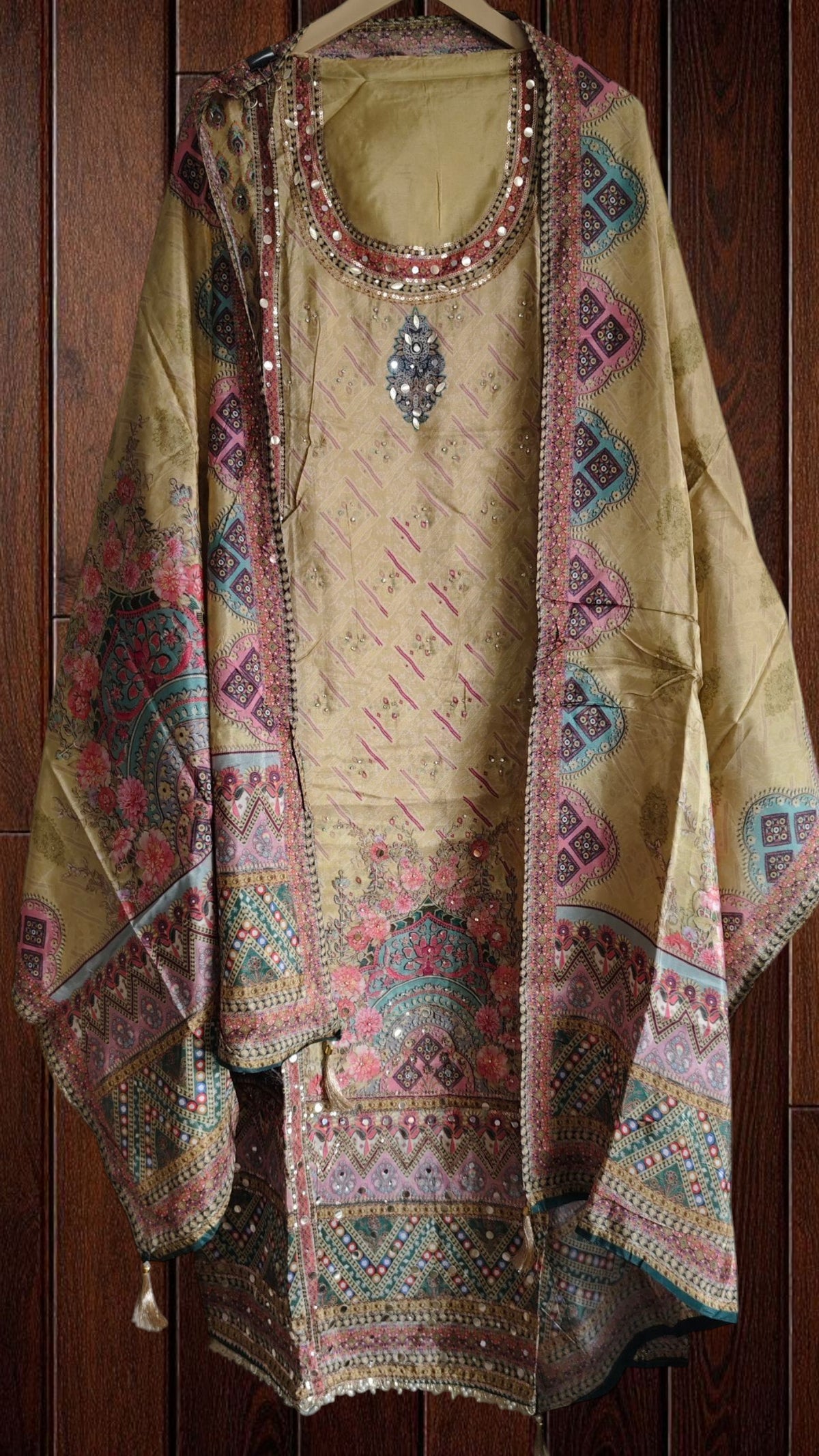 Roman Silk Digital Print Kurta with ✨Highlight   leather work n sequence hand work Detailing &roman silk Dupatta – Unstitched Suit