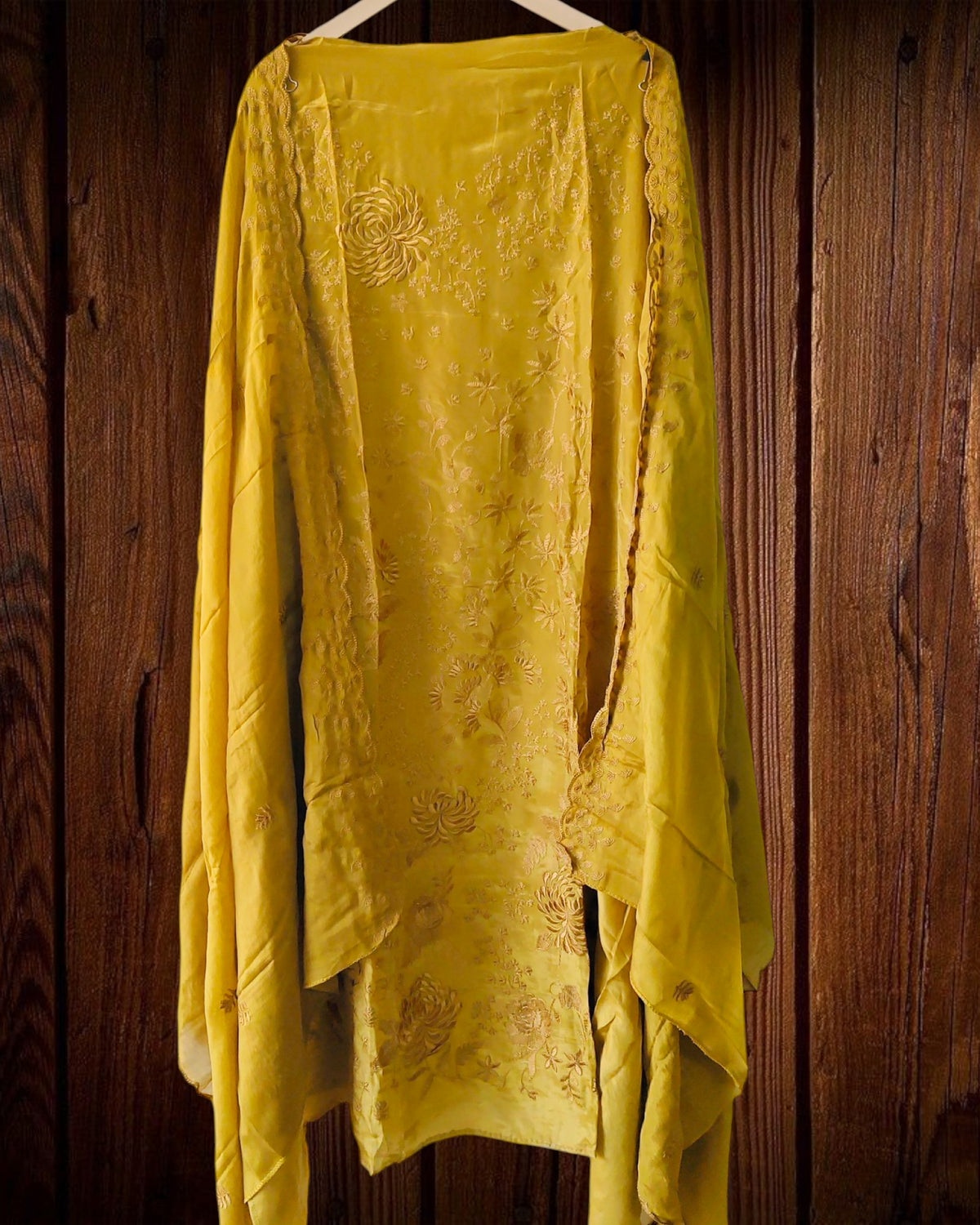 Crepe Parsi Embroidered Un-Stitched Suit Set